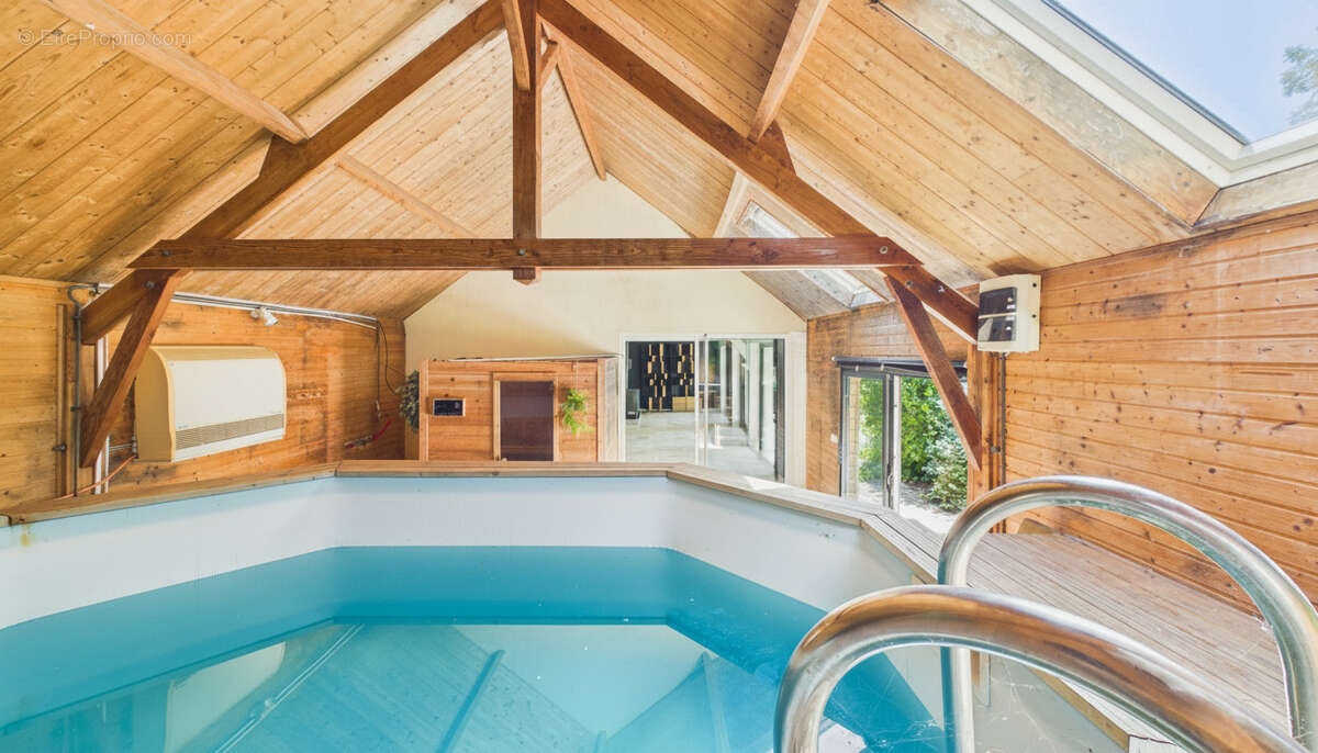 VILLA T5 + terrain 6365 m² + piscine int et ext - photo 4