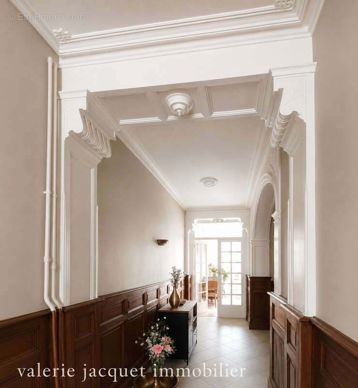 Maison bourgeoise de caractère avec jardin et cave voûtée   Centre de Coutras - photo 9