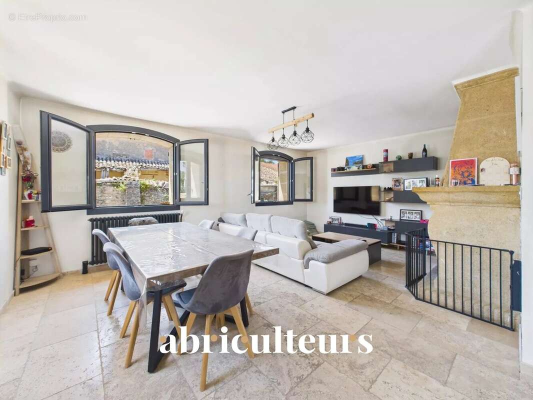 Appartement à ROGNES