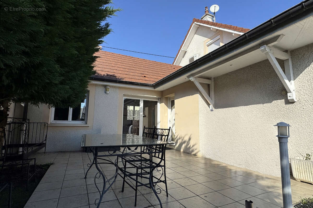 Maison à CHENOVE