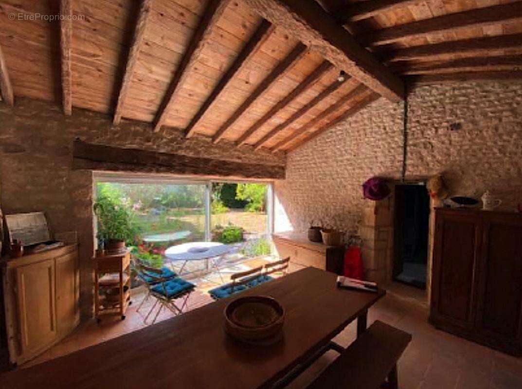 Maison à TALMONT-SUR-GIRONDE