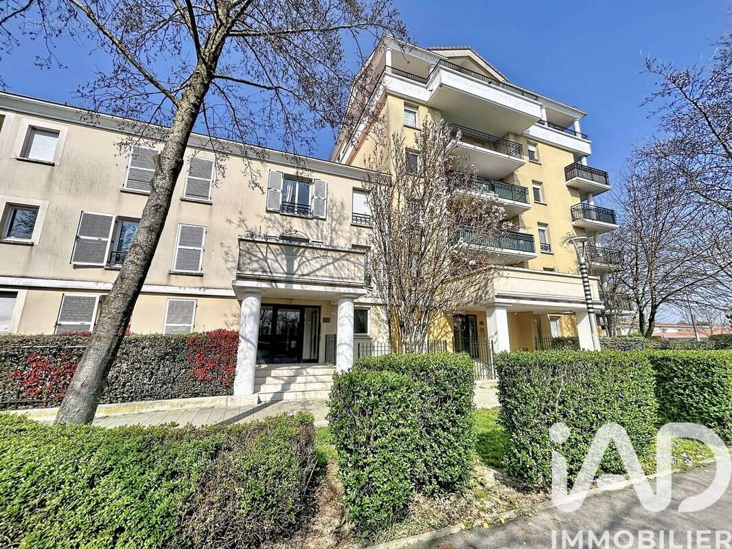 Photo 2 - Appartement à BUSSY-SAINT-GEORGES