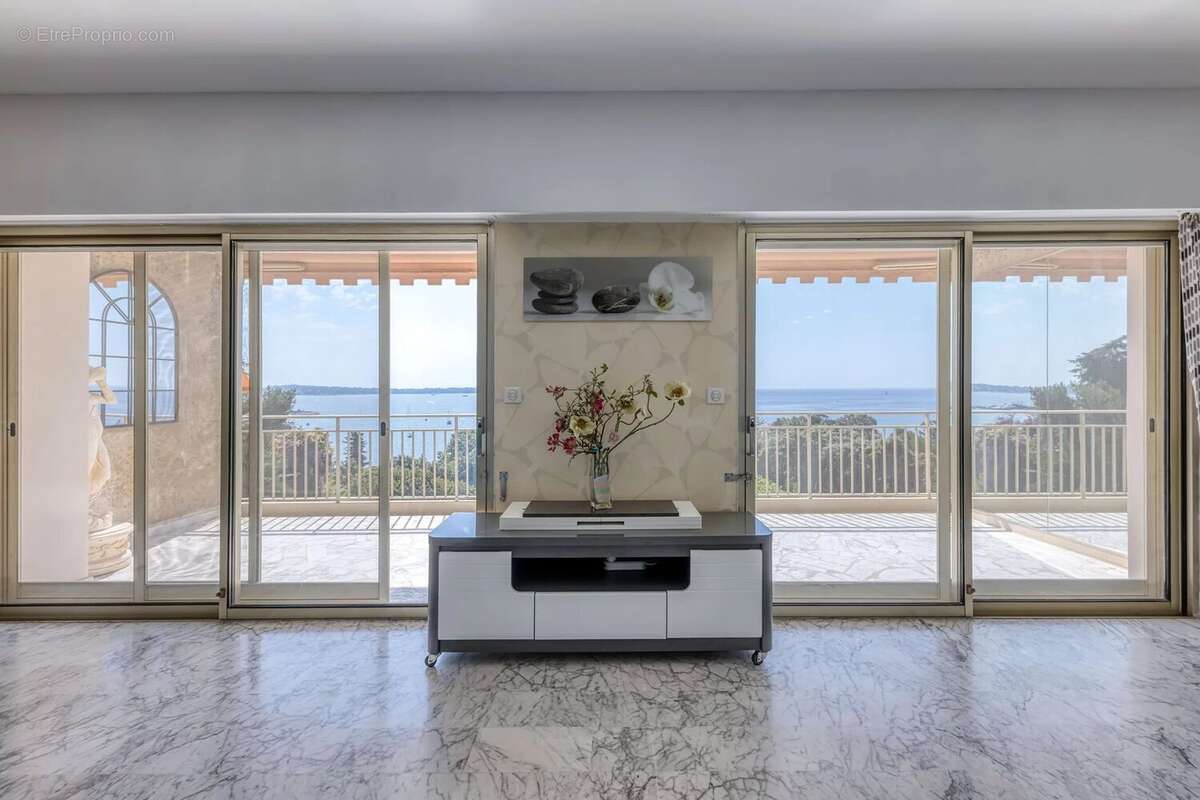 Appartement à VALLAURIS