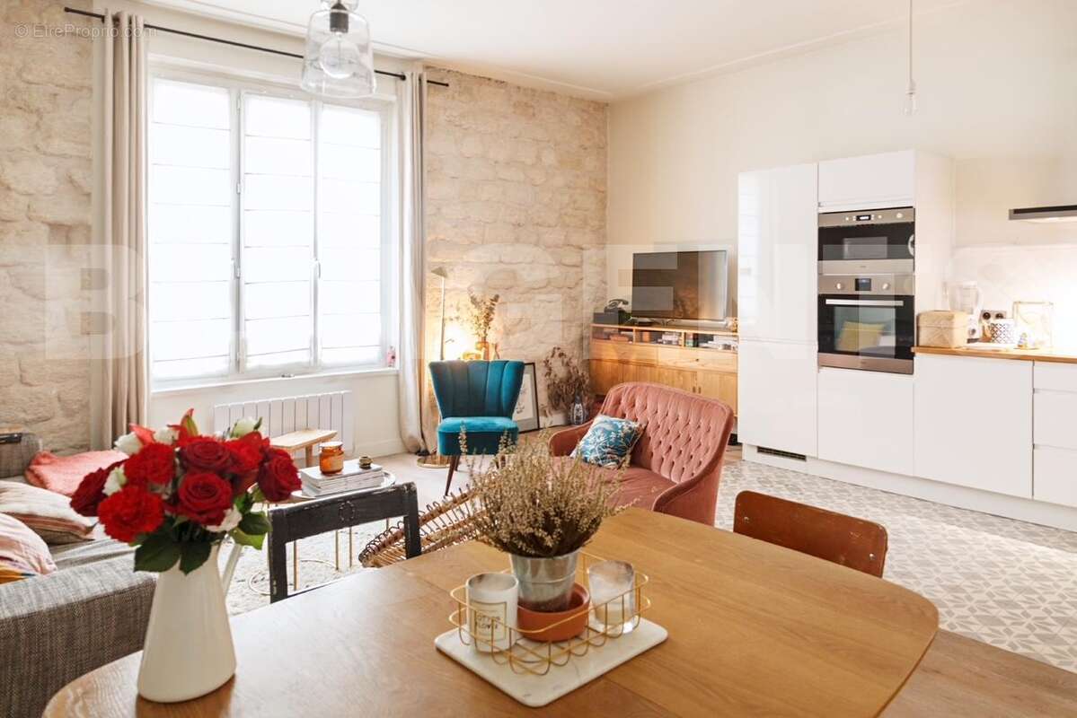 Séjour 2 - Appartement à COURBEVOIE