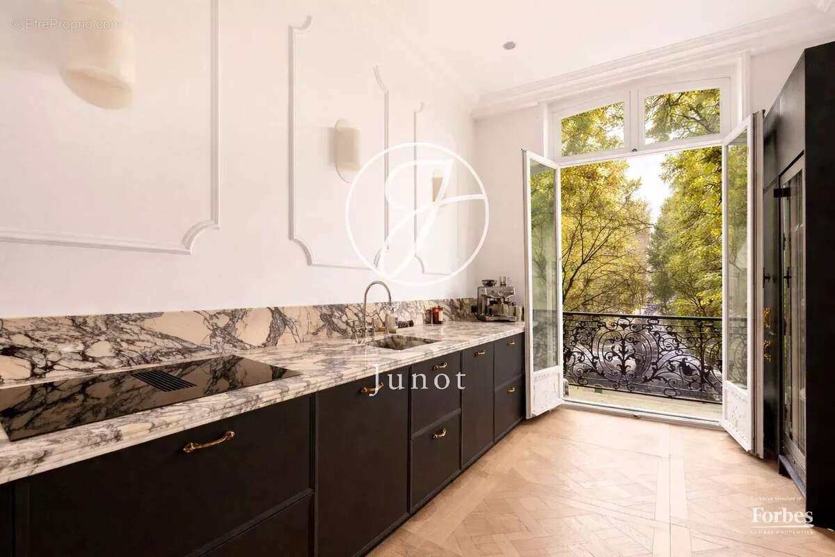 Appartement à PARIS-8E