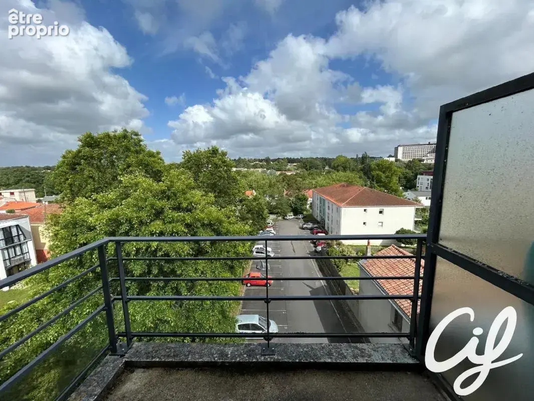 Appartement T2 Z.A.D., Z.I. Nord - 56.75 m2  125 000 Euros - photo 4