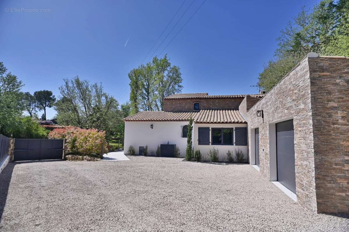 Maison à ROQUEFORT-LES-PINS