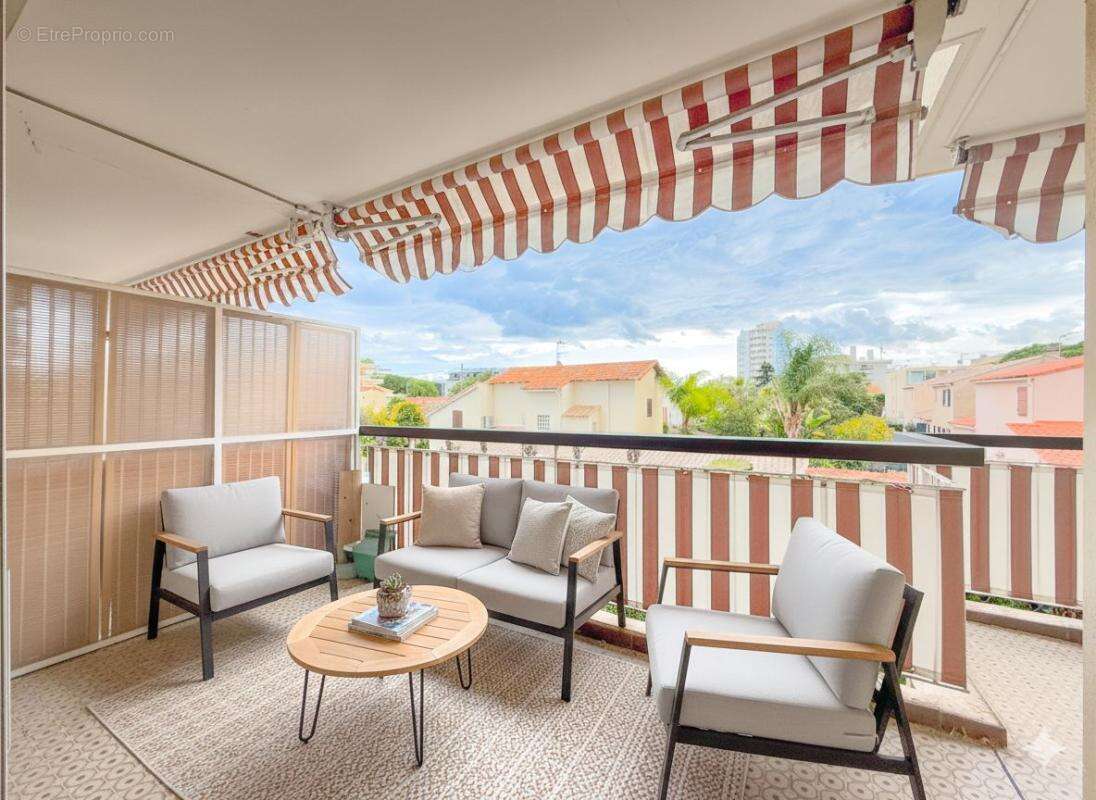 Appartement à SAINT-LAURENT-DU-VAR