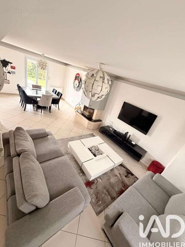 Photo 3 - Maison à VALLANGOUJARD