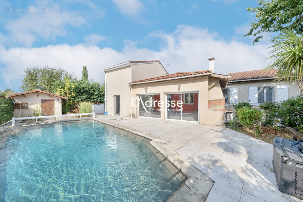 Maison à LA SALVETAT-SAINT-GILLES