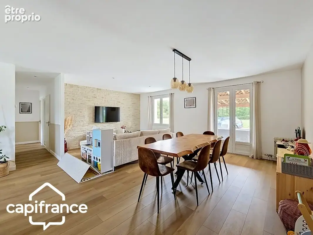 PROCHE DE THOUARS Maison de plain pied de 111m2 avec + de 2 hectares de terrain avec dépendance de 900m2 - photo 4