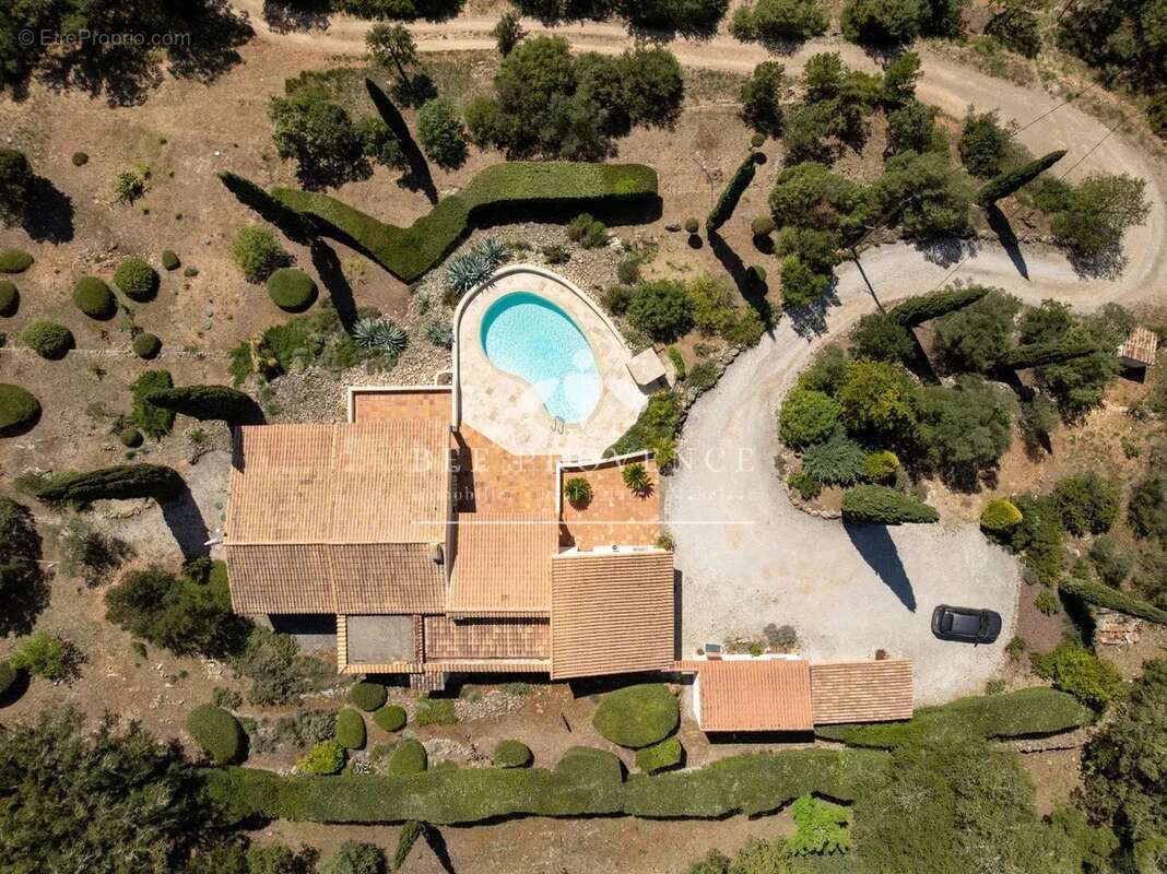 Maison à ENTRECASTEAUX