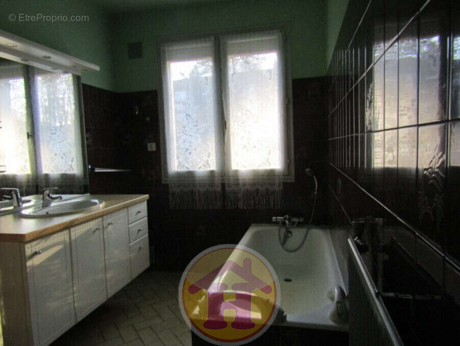 Maison à SAINT-LAURENT-SUR-GORRE