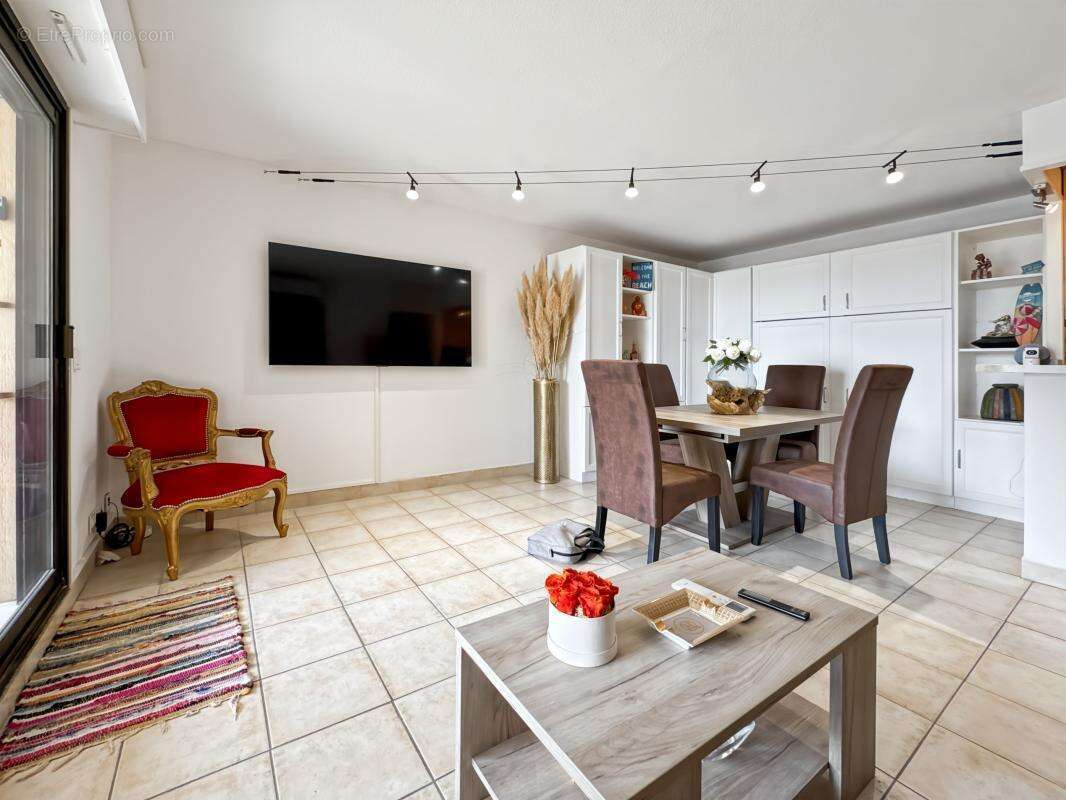 Appartement 2 pièces de 45 m2 avec terrasse de 14 m2 + garage electrifié en sous sol - photo 2