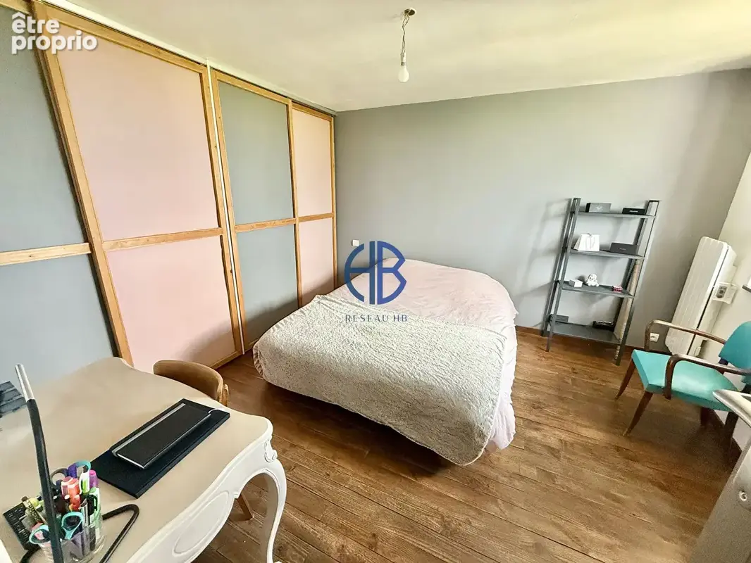 Appartement  pièce à vivre ouverte 2/3 chambres + 30 m2 de combles - photo 8