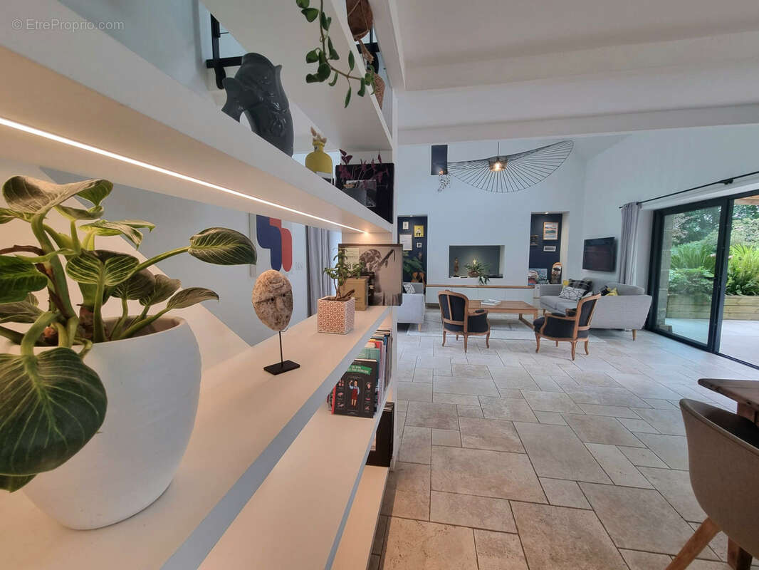 TREMEOC (29) – Corps de ferme rénové de 225 m² au sol avec piscine, studio indépendant, penty et jardin arboré - photo 10