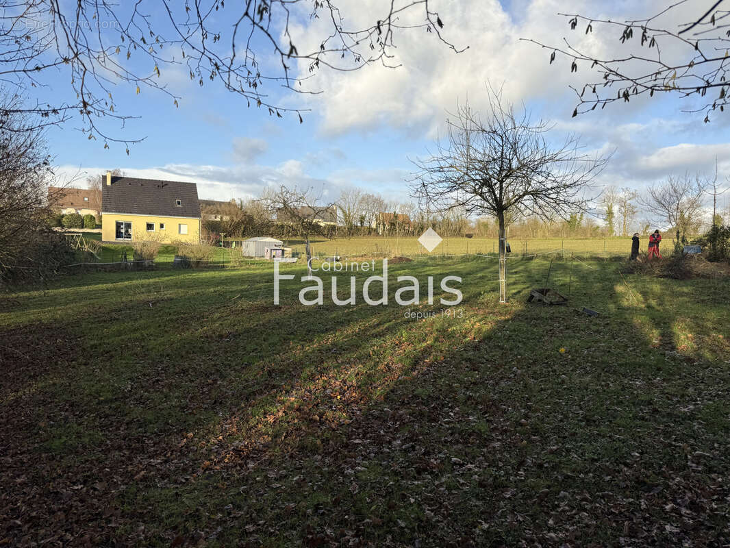 Terrain à SAINT-AMAND