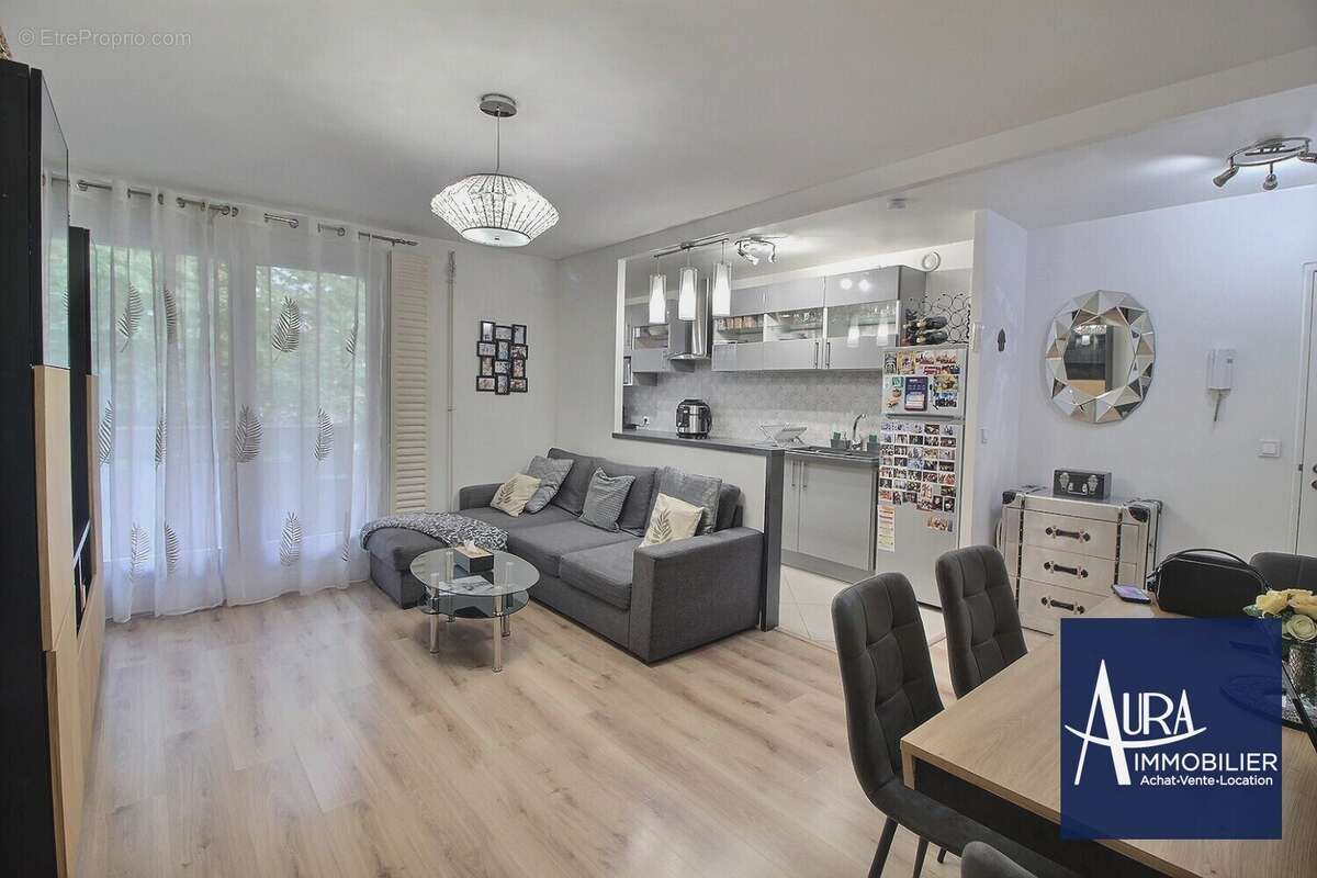 0_0001 - Appartement à LES LILAS