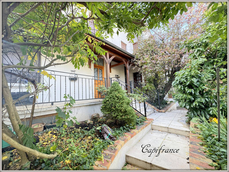 Maison à LES PAVILLONS-SOUS-BOIS