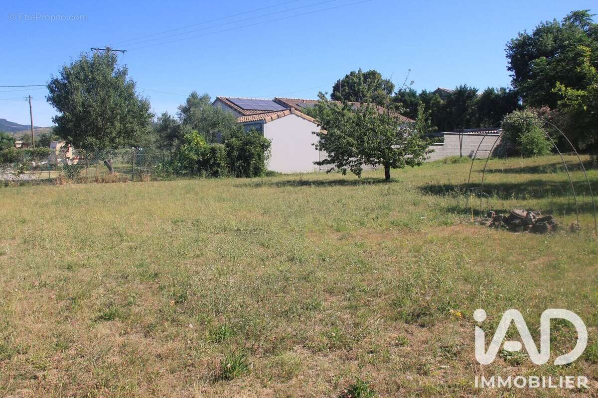 Terrain 881 m² à Alba-La-Romaine  - photo 6
