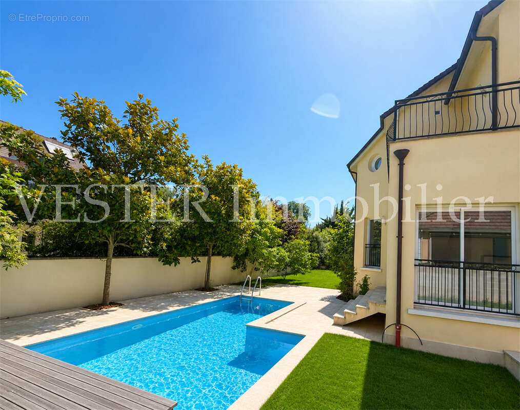 Maison renovee avec piscine - centre village - photo 3