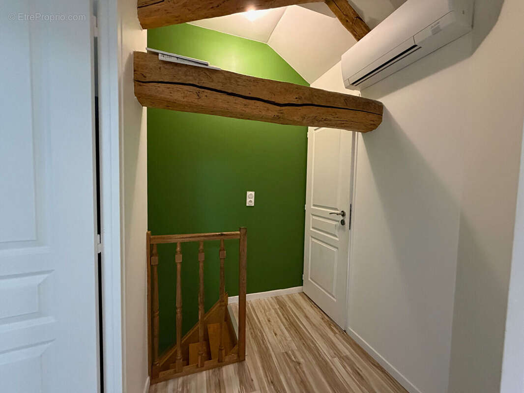 SAINT-JULIEN-LES-VILLAS, T3 en duplex rénové, de 52 m² avec terrasse privative - photo 10