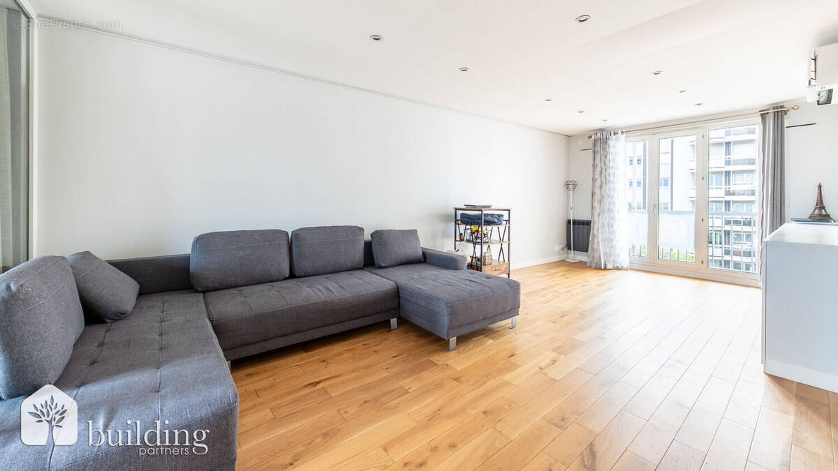 Appartement à COURBEVOIE