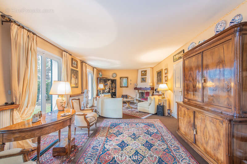 Maison à SAINT-NOM-LA-BRETECHE