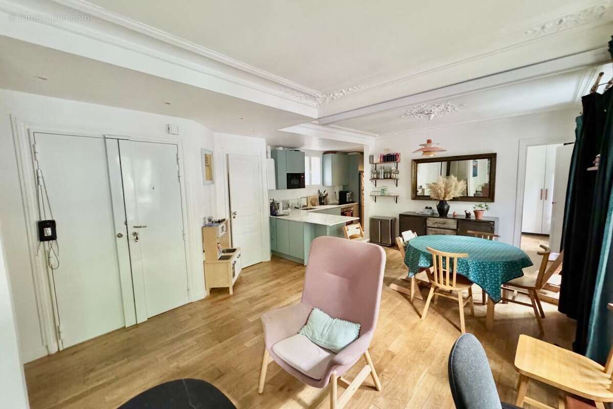 Appartement 72 m² à Paris-10e  - photo 5