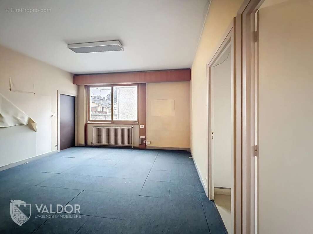 Commerce à MONTMERLE-SUR-SAONE