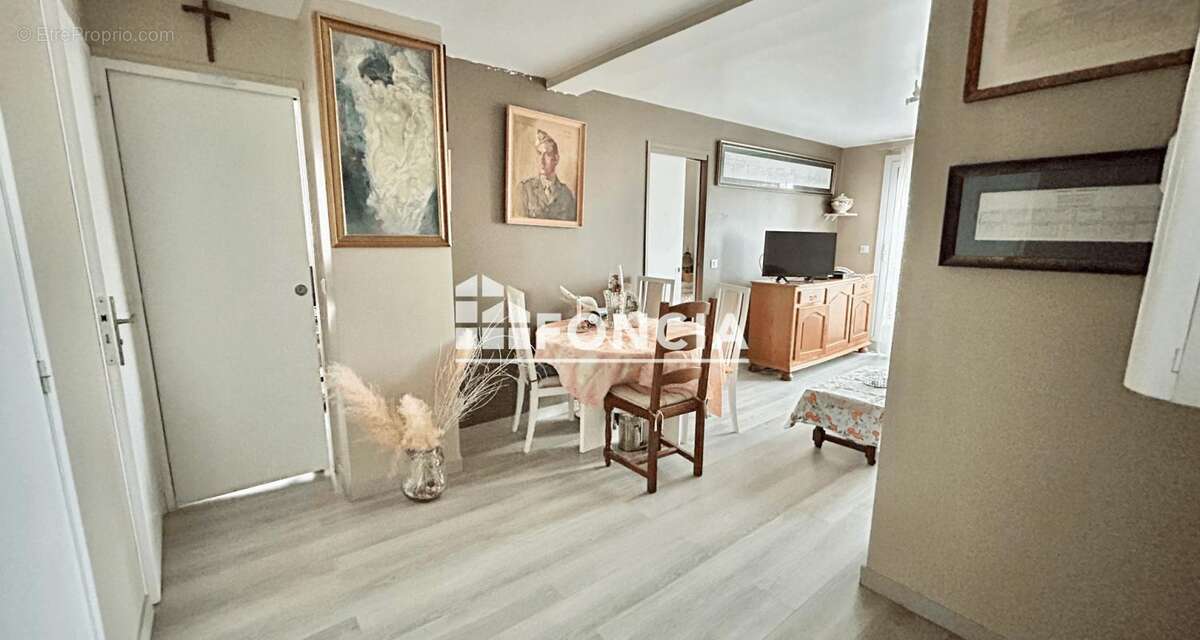 Appartement à FRESNES