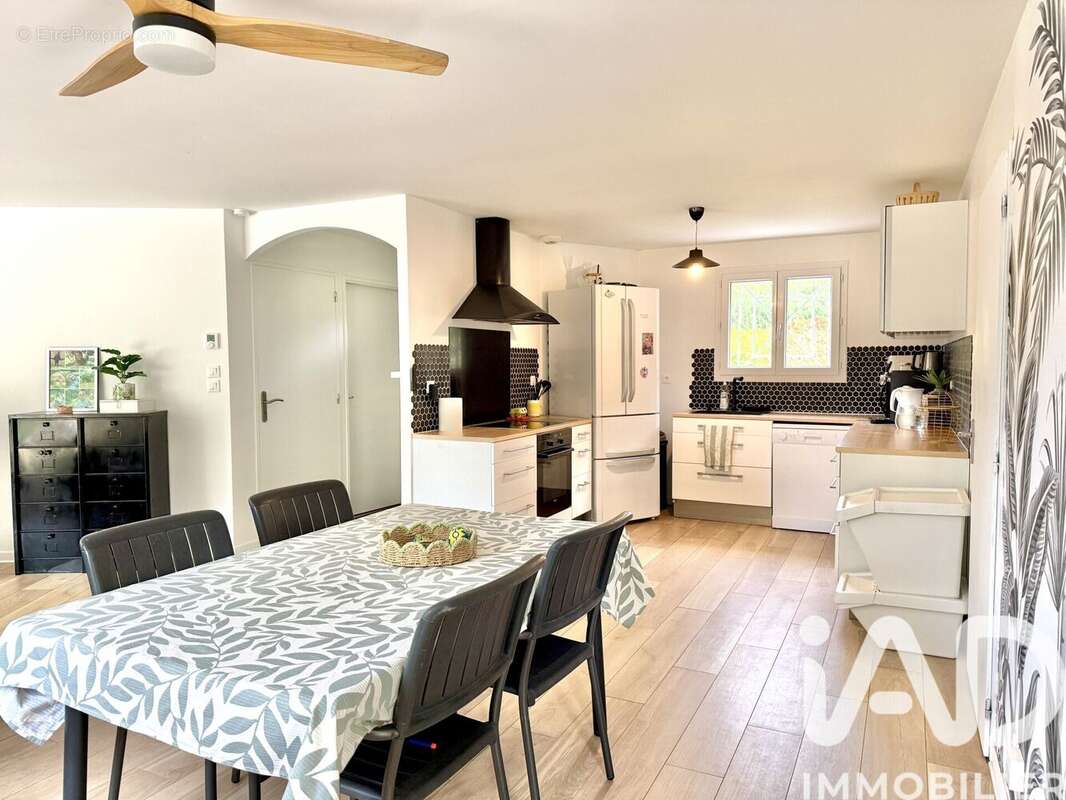 Photo 2 - Maison à SALLES