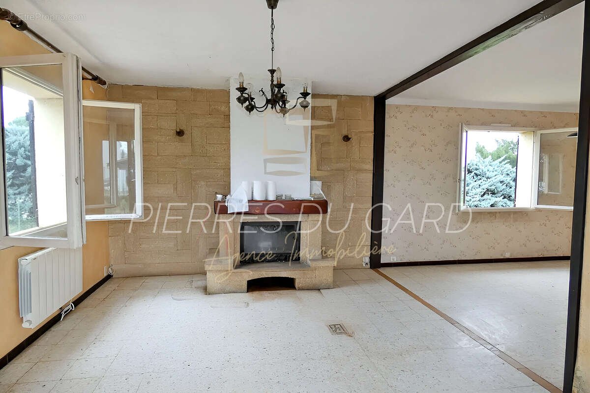 Maison à SANILHAC-SAGRIES