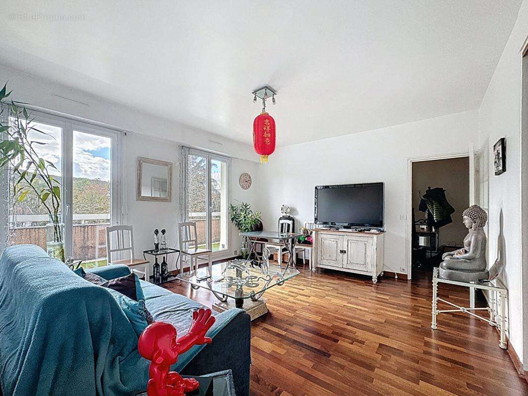 Appartement à BIEVRES