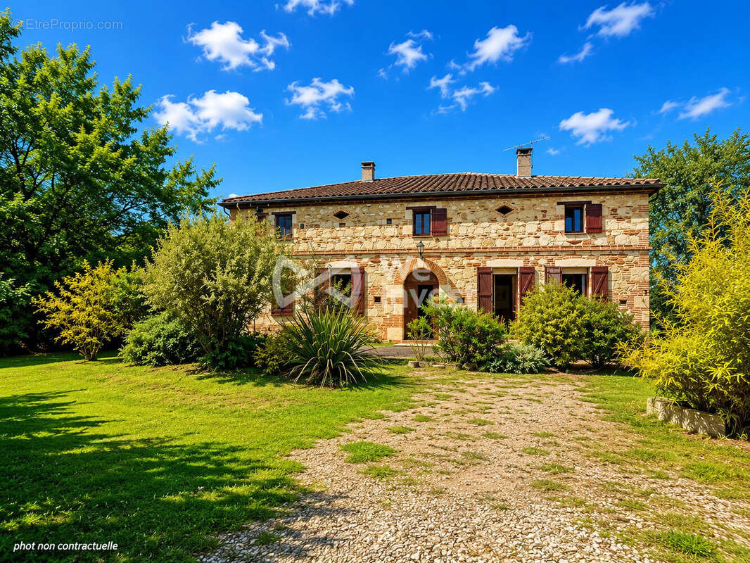 Maison 230 m² à Merles  - photo 2