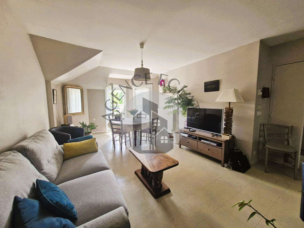 Appartement à BAILLY-ROMAINVILLIERS