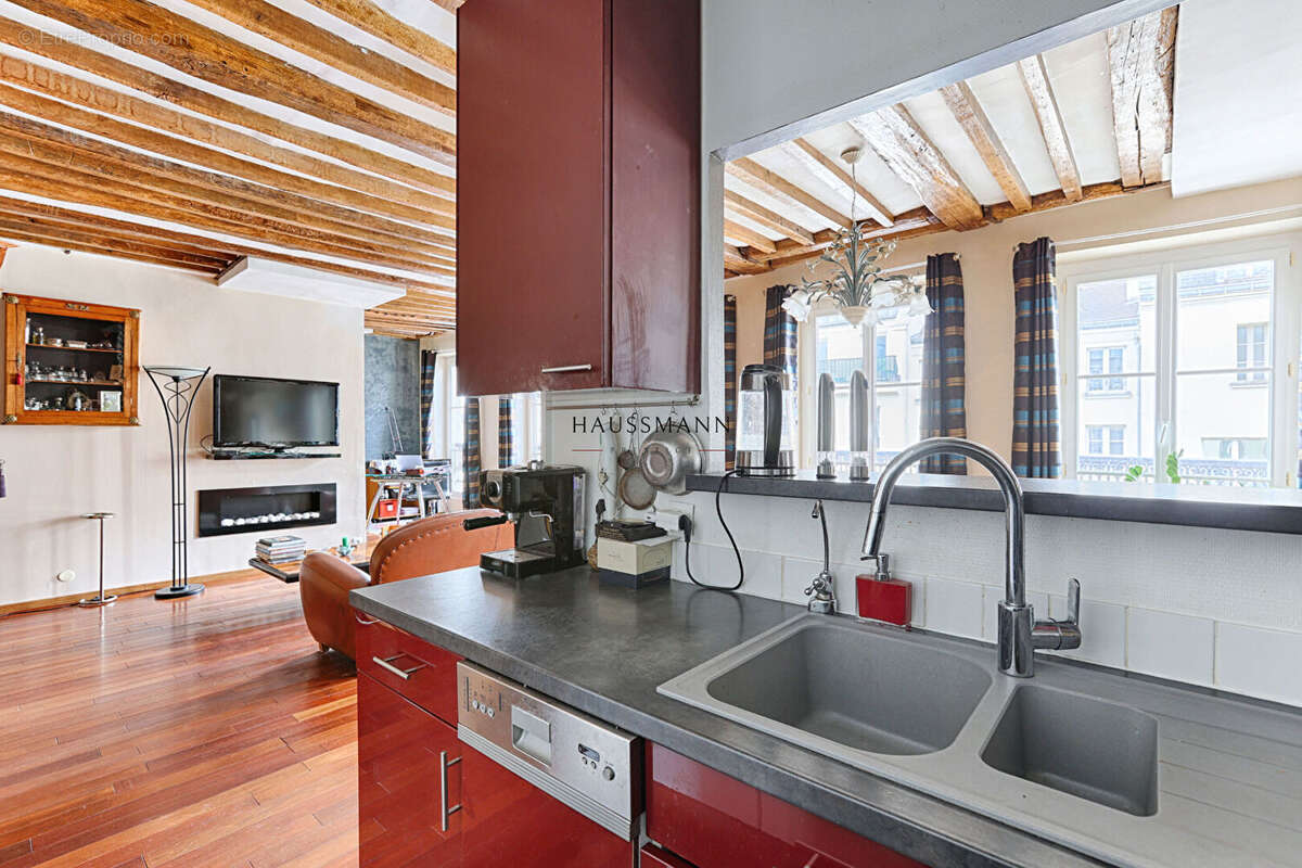Appartement à PARIS-1E