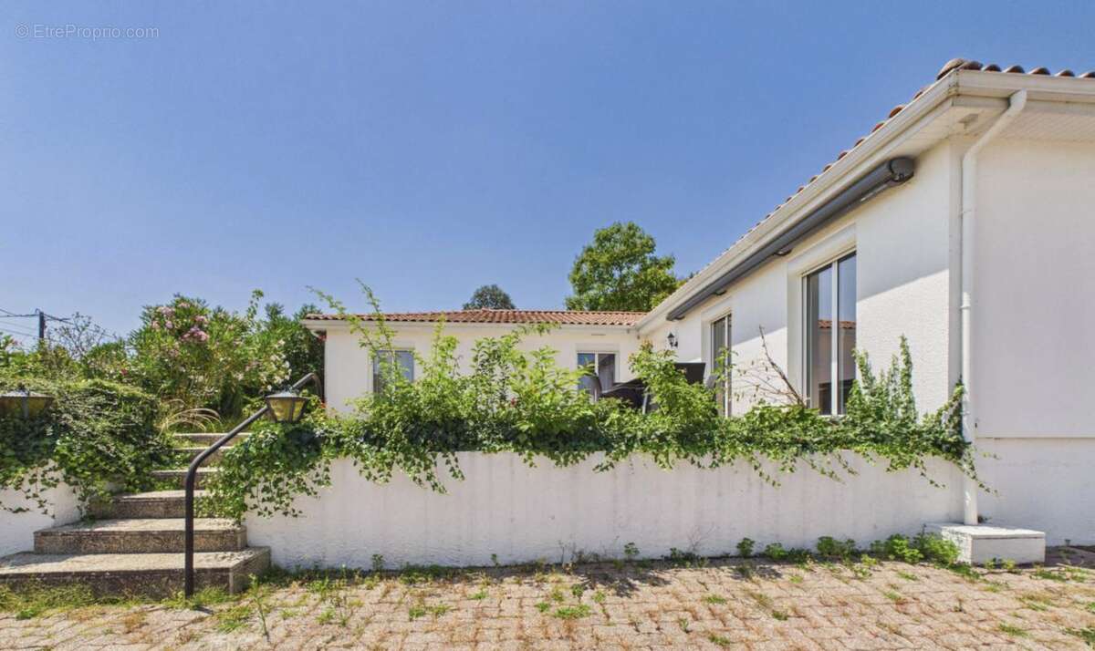 Maison à BLANQUEFORT