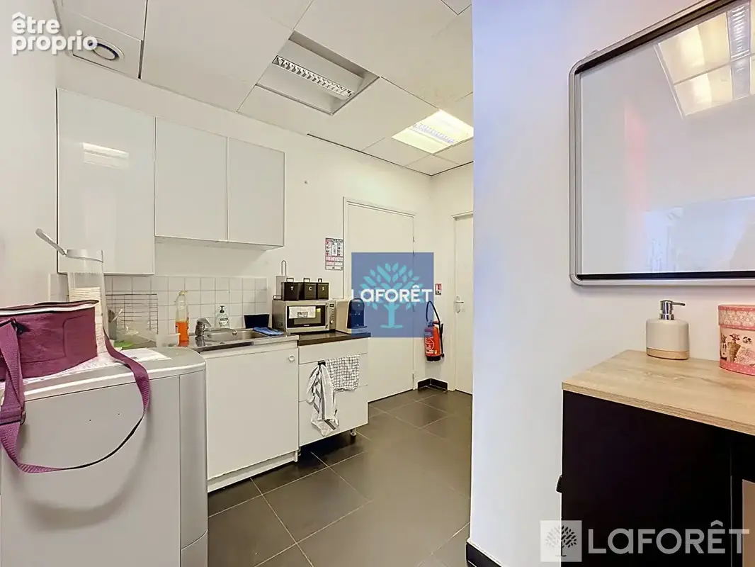 Local commercial Vincennes 65m² avec locataire - photo 5