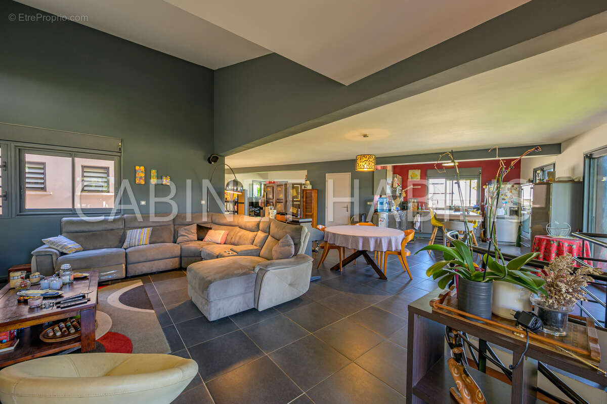 A vendre - villa de t6  de 248 m2 environ - le tampon - 728 000 € - photo 3