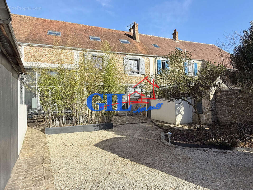 Maison à SAVIGNY-LE-TEMPLE