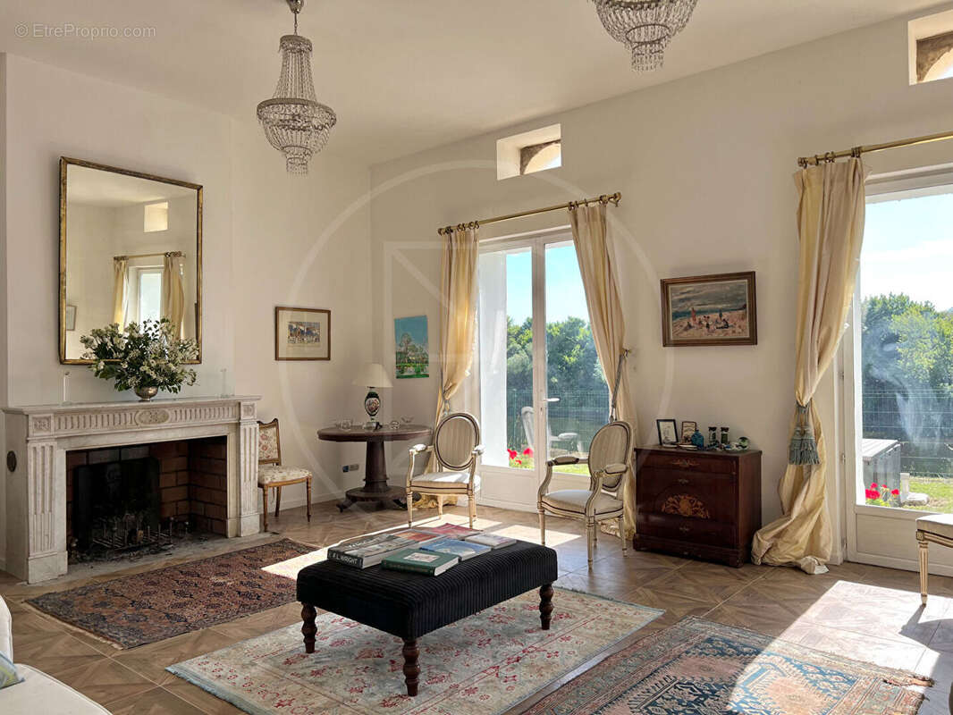Maison à SAINT-SEURIN-DE-PRATS