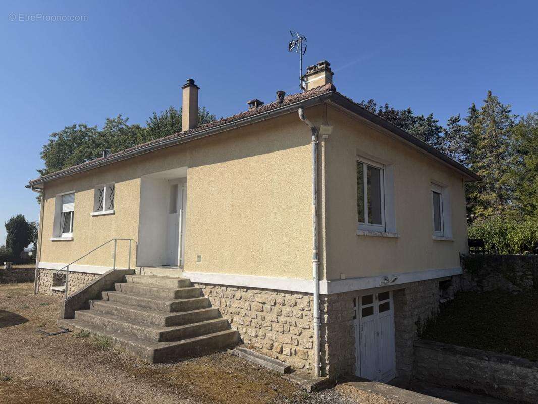 À vendre – mamers (72600) – pavillon rénové avec parc arboré de 3 300 m² - photo 3