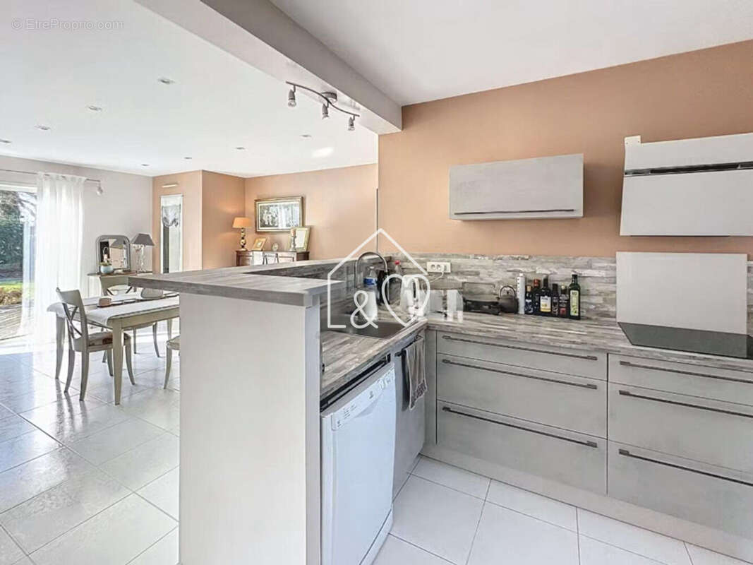 Maison à SAINT-LYPHARD