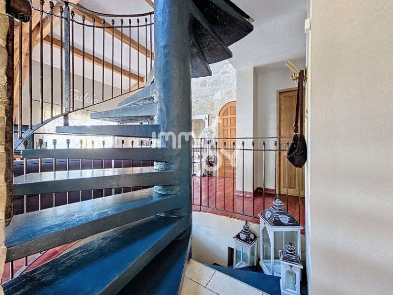 A Remarkable Home of Charm and Noble Materials in a Serene Pine Forest Environment - photo 11