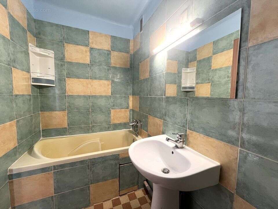 Appartement à MARSEILLE-4E