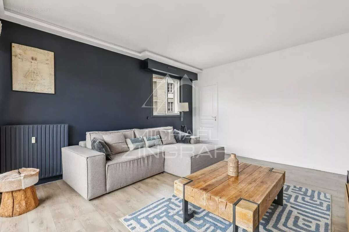 Appartement à PARIS-16E