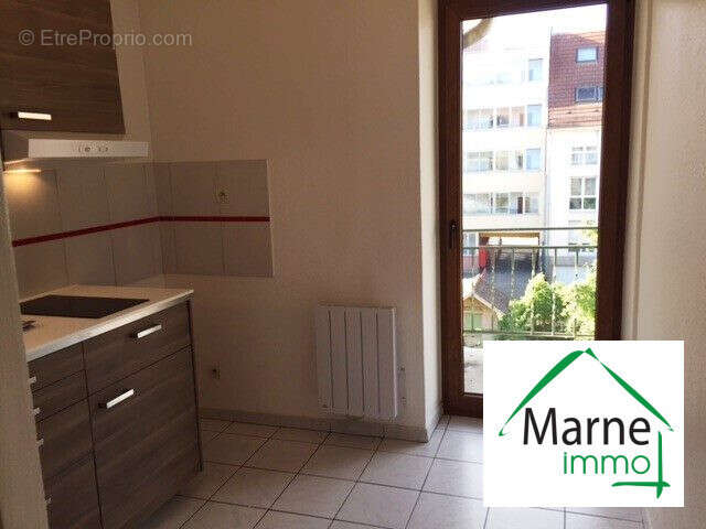 Cuisine - balcon - Appartement à STRASBOURG