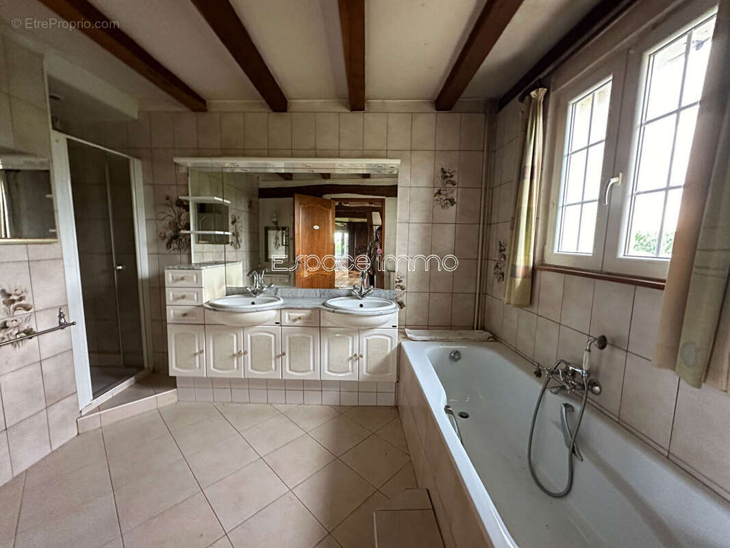 Maison à MAUQUENCHY