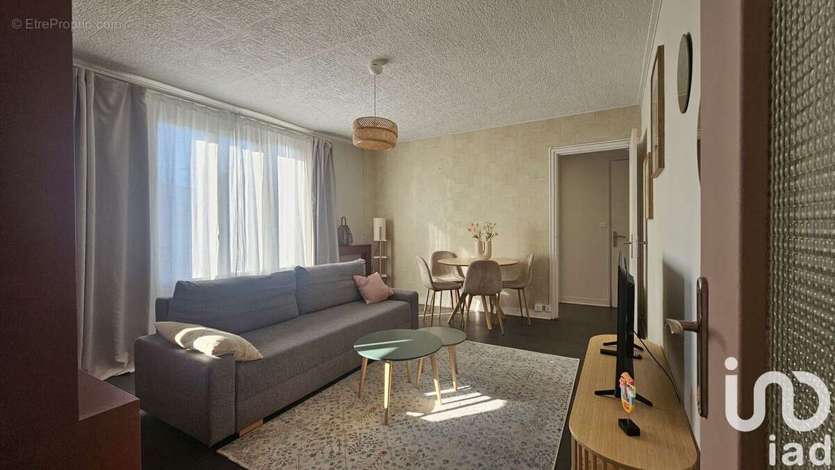 Photo 2 - Appartement à SAINT-MAUR-DES-FOSSES